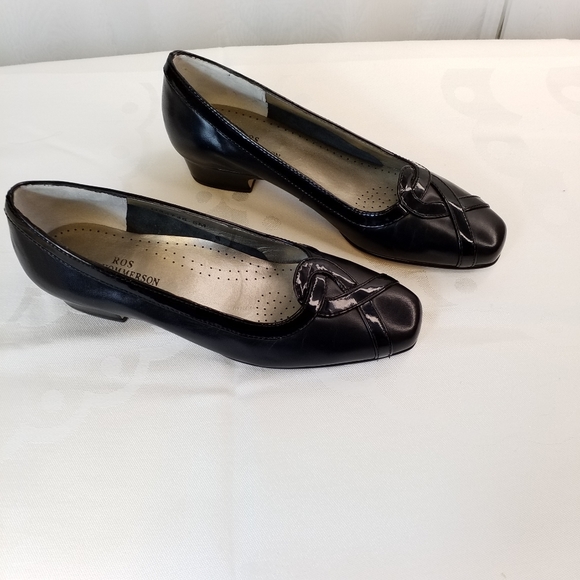 Ros Hommerson black fine leather flats 1" heels 6M